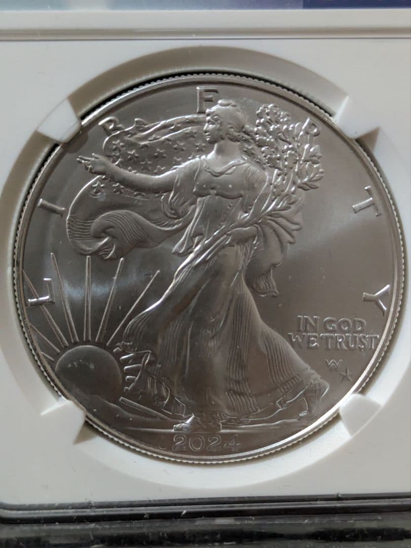 【超激レア！！米国造幣局史上初！】国内未流通の特別なアメリカンシルバーイーグル