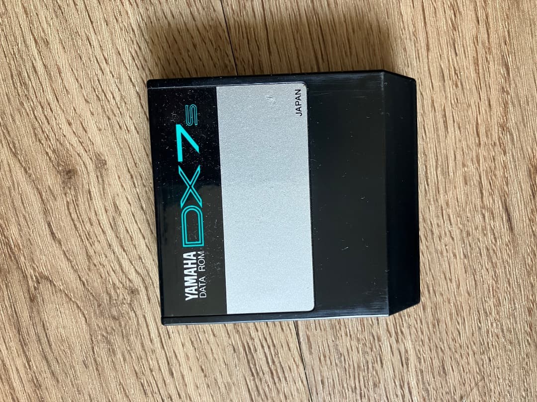 Yamaha DX7S シンセサイザー 本体とデータROM