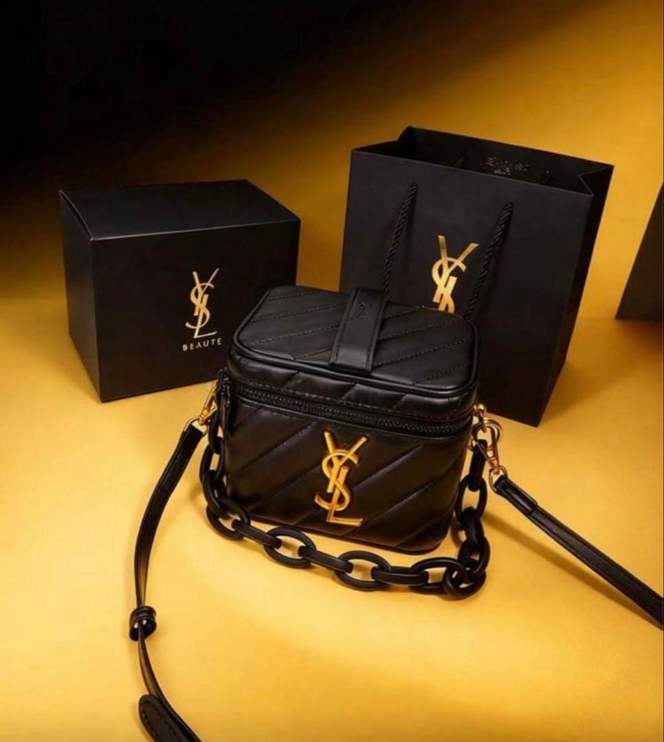 Yves Saint Laurent（イヴ・サンローラン）バニティポーチ　バッグ