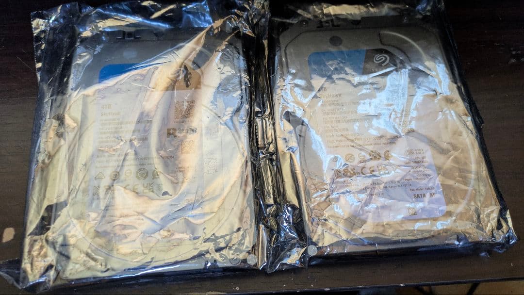 Seagate　スカイホーク　HDD4TB新品　2枚