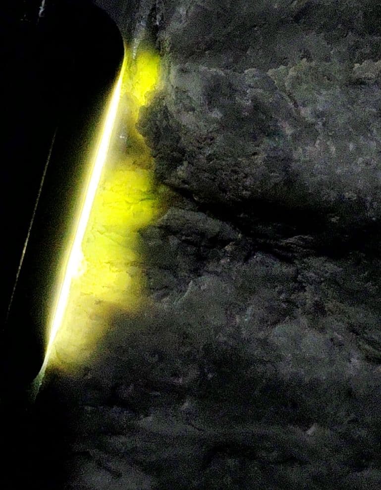 ★翡翠原石★糸魚川硬玉【小滝・転石・バレル底カット2.7Kｇ】