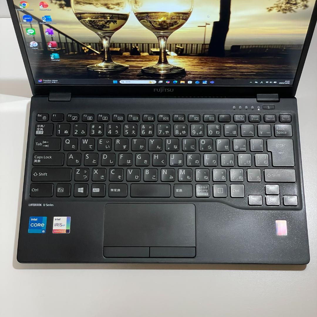 第11世代 富士通 LIFEBOOK U9311 win11 薄型軽量 SSD