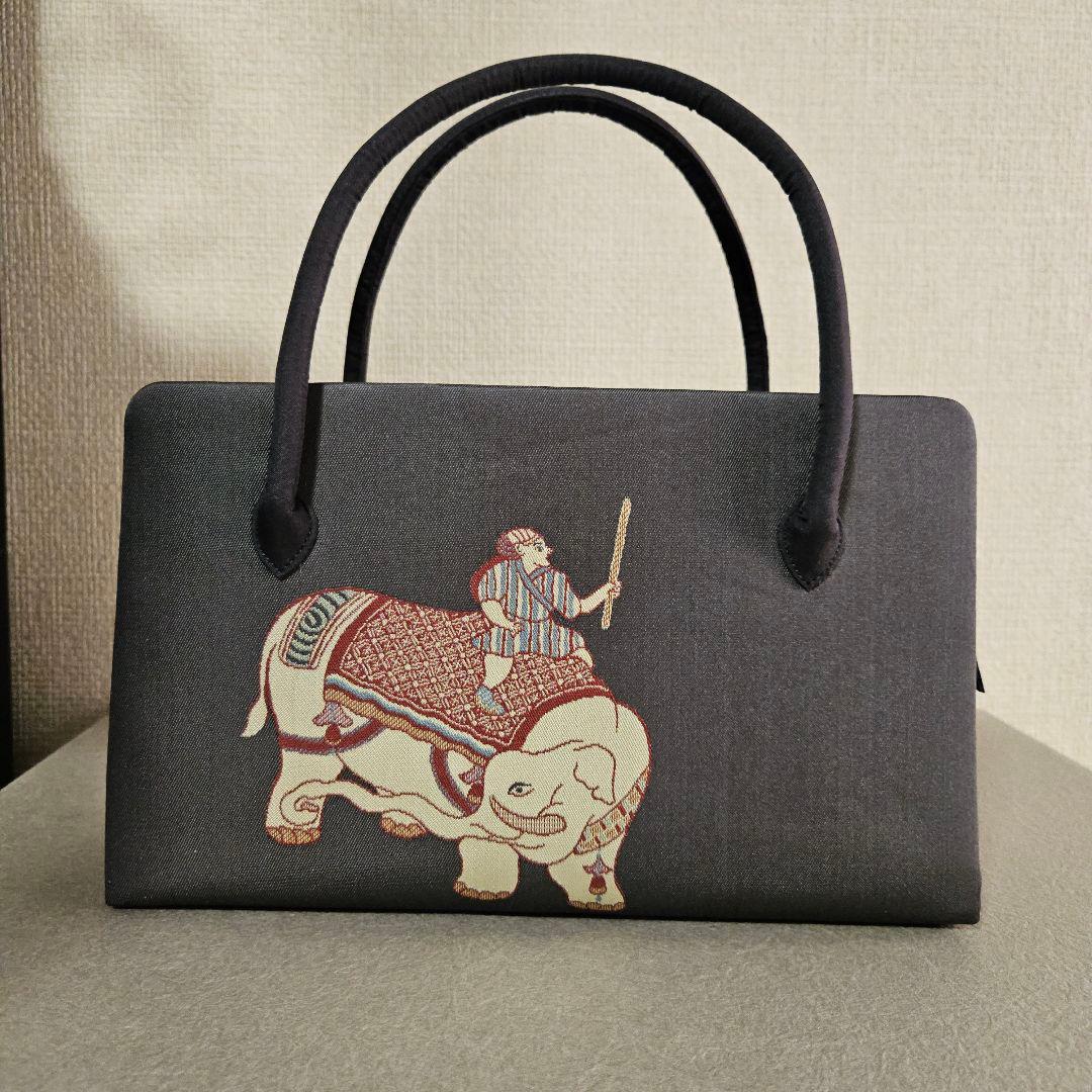 西陣縦錦の帯地を使用したバックと三分じめ(写真6)