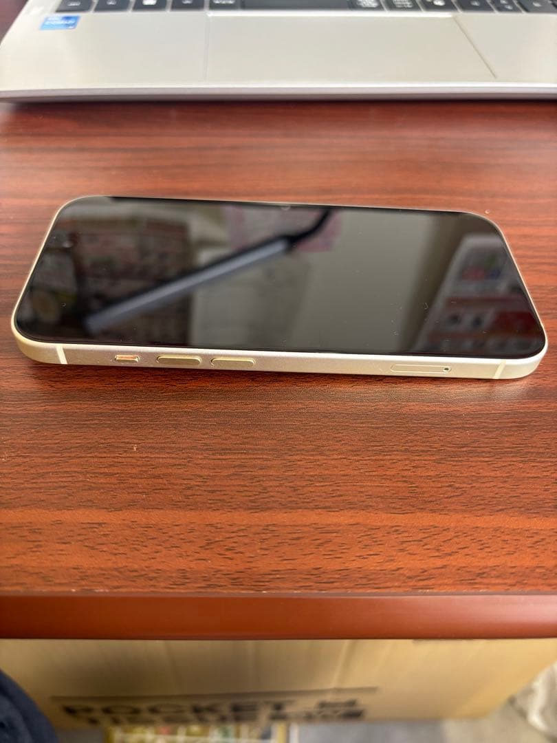 Apple iPhone 15 本体　イエロー　美品