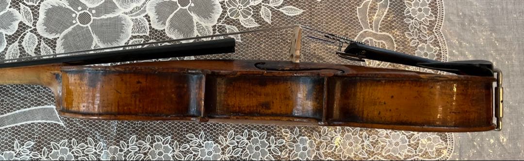 少なくとも100年以上前のオールドバイオリン