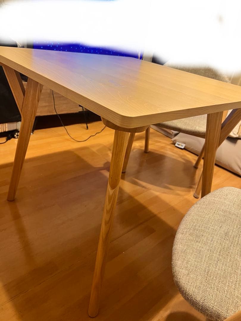 ナチュラル木製ダイニングテーブル