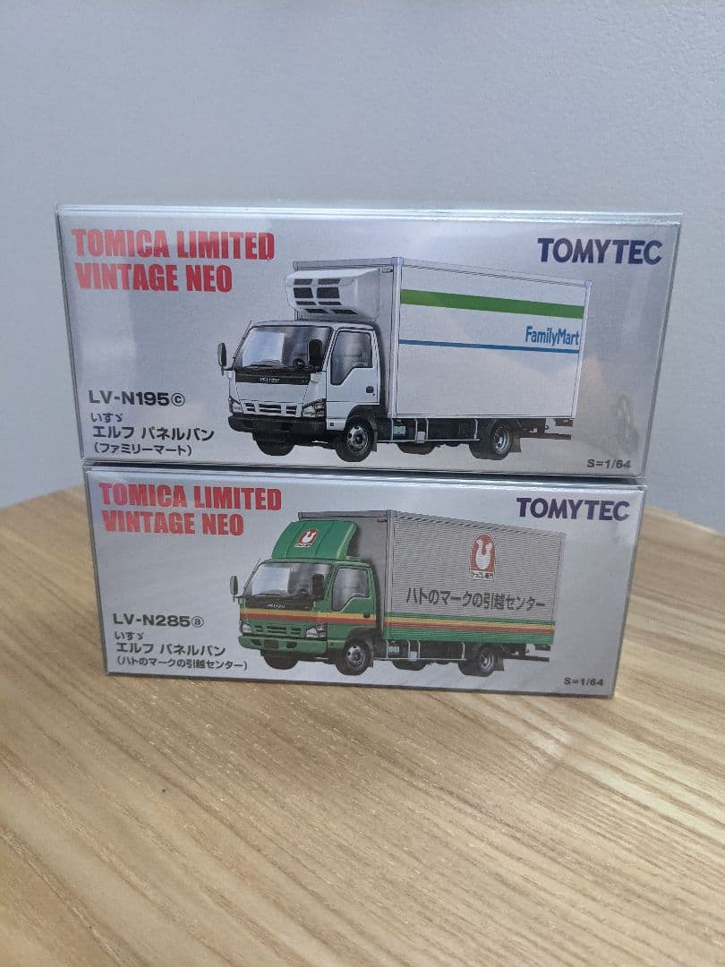 トミカリミテッドヴィンテージネオ　エルフ　パネルバン