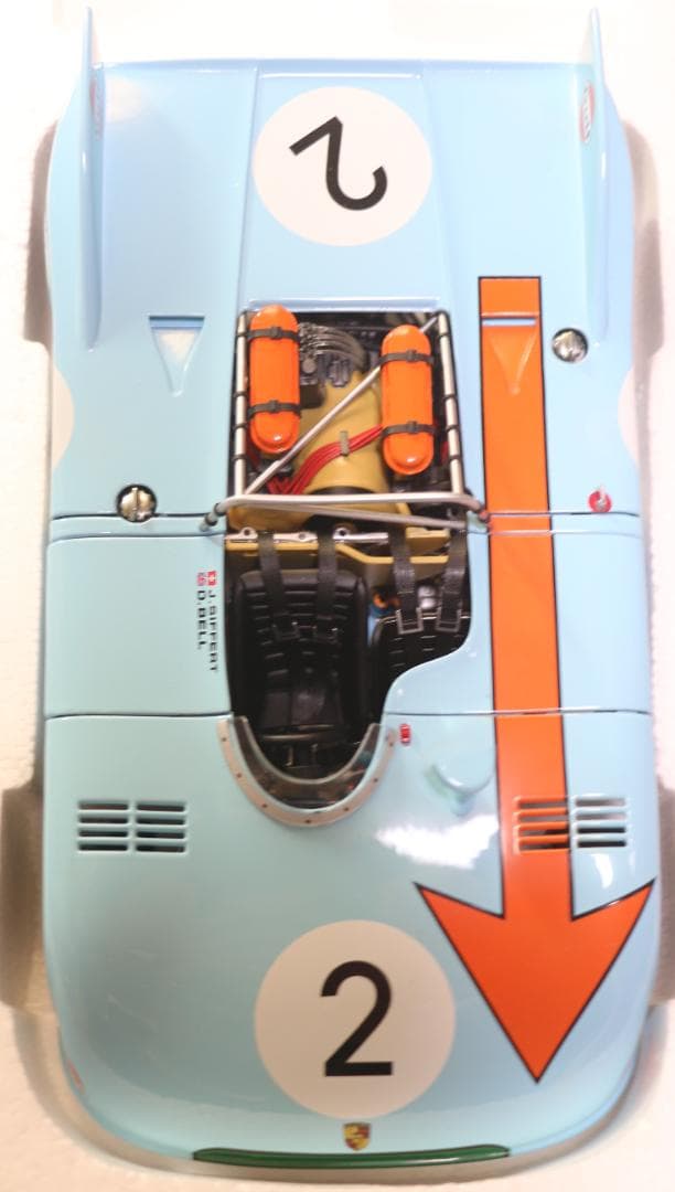 『オートアート　ポルシェ９０８／３　１９７１　ＪＷガルフカラー仕様 　１／１8