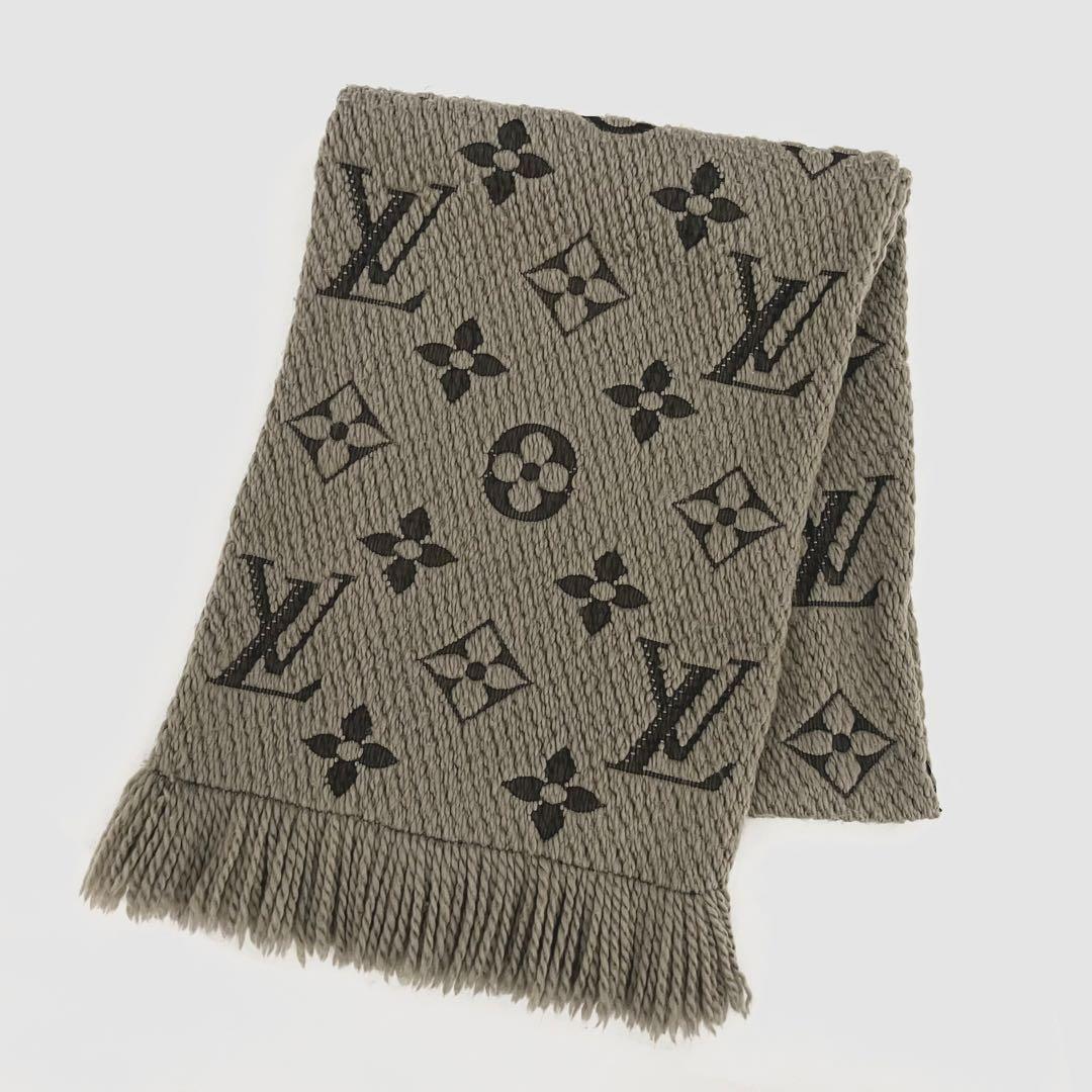Y'sさん✨グレー ルイヴィトン エシャルプ ロゴマニア マフラー シルクウール