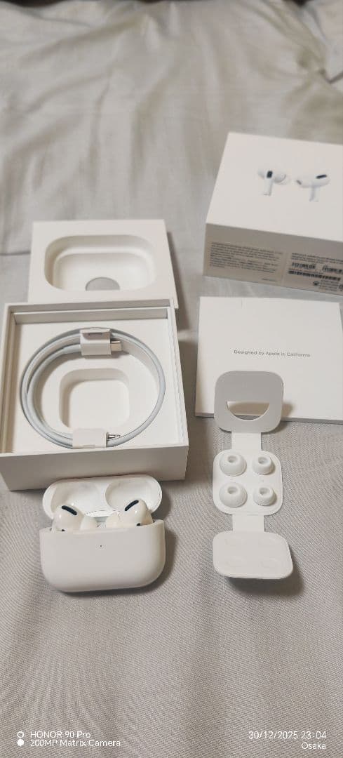 AirPods Pro 本体 充電ケース付き問題なく動作します。