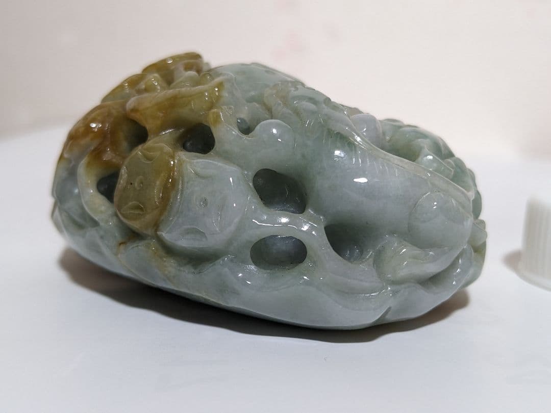 ♦中国美術工芸品 翡翠 蛙 龍 神獣文様 透し彫り 文鎮 ペンダント他 置物飾り