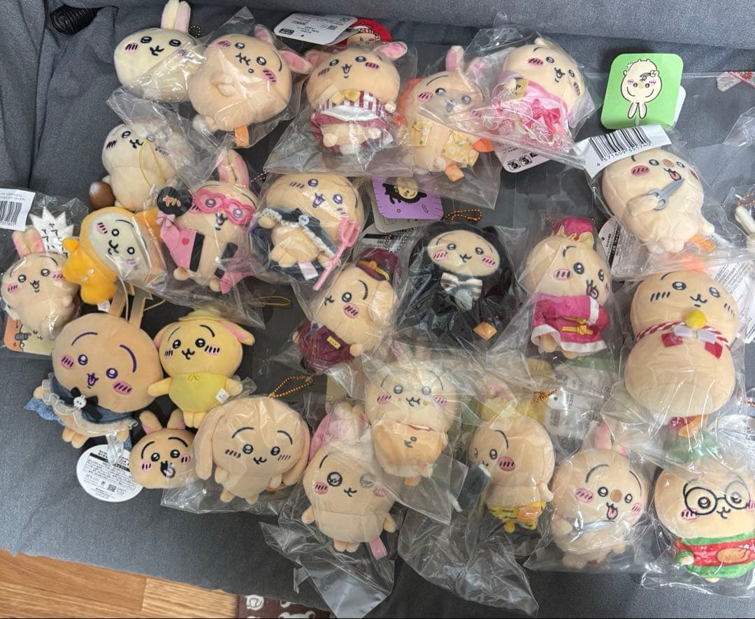 ちいかわ　うさぎ　ぬいぐるみ・マスコット　ストラップ　ぬいぐるみバッジ　セット