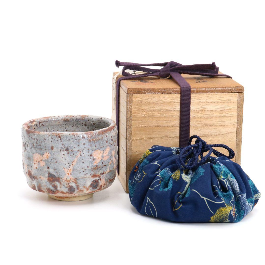 人間国宝 加藤唐九郎作 志野茶碗 茶道具 仕覆付 共箱共布　M662　N5