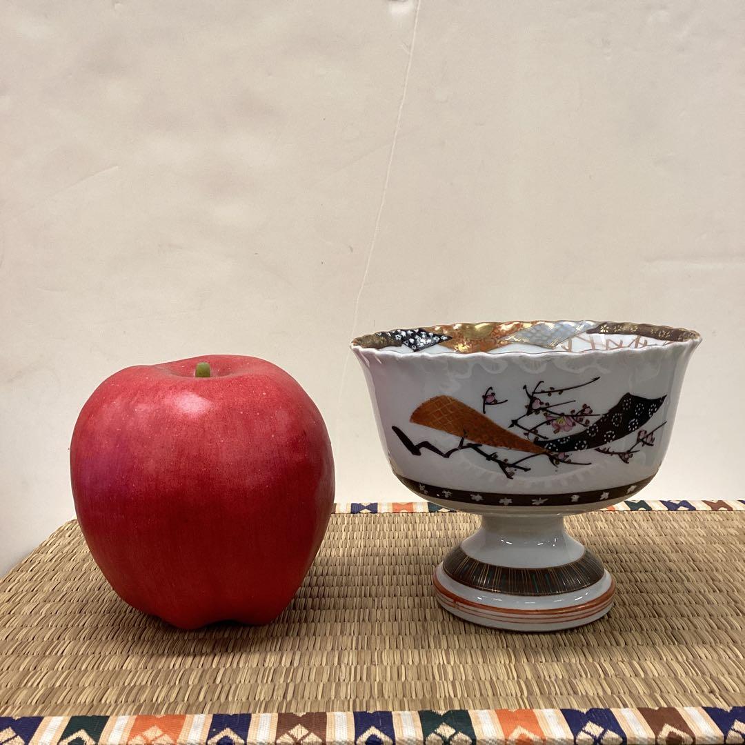 花と扇のデザインの陶器の器　九谷