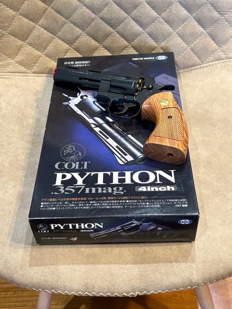 コルトパイソン 357マグナム 4インチ 木製グリップ リアルカート