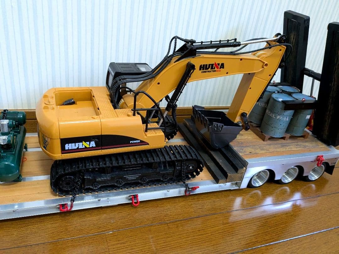 1/14トレーラー　重機運搬低床キャリアカー、　ショベルカー、ホイールローダー