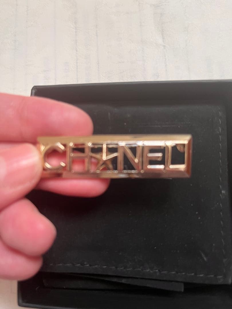 新品！シャネルchanel★ロゴブローチ