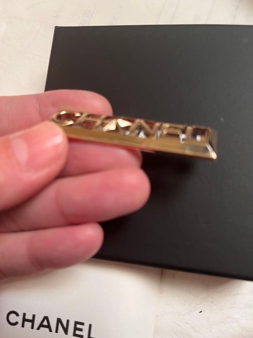 新品！シャネルchanel★ロゴブローチ