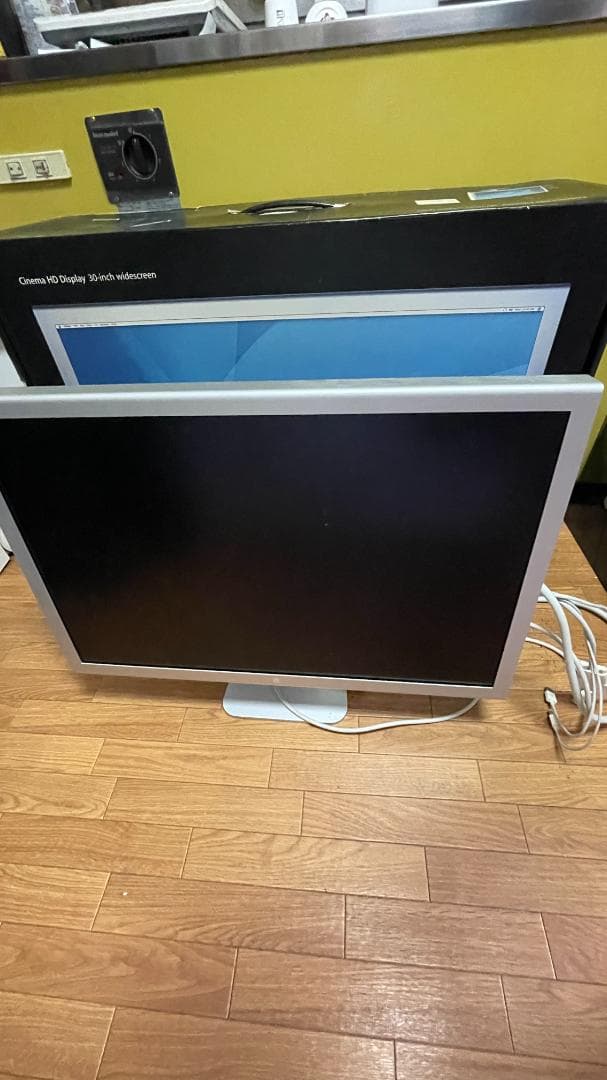 ディスプレイ・モニター本体 Apple Cinema HD Display M9179J/A