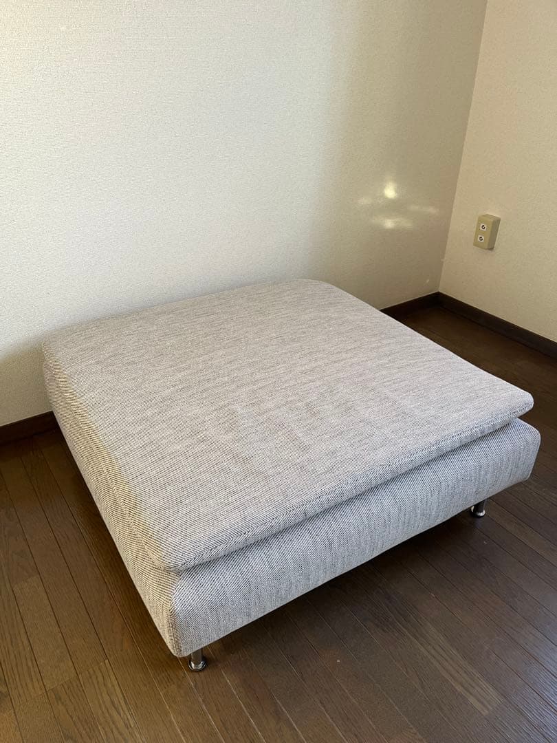 IKEAのファブリックオットマン