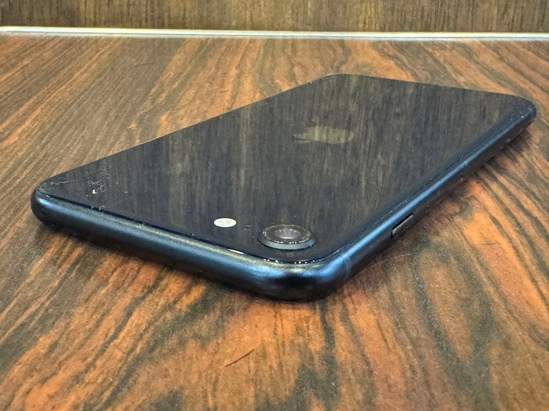 1794 Apple iPhone SE3 ブラック バッテリー100%