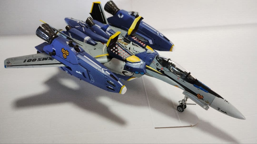 プラモデル完成機　1/72　VF-25F/S　SUPER MESSIAH