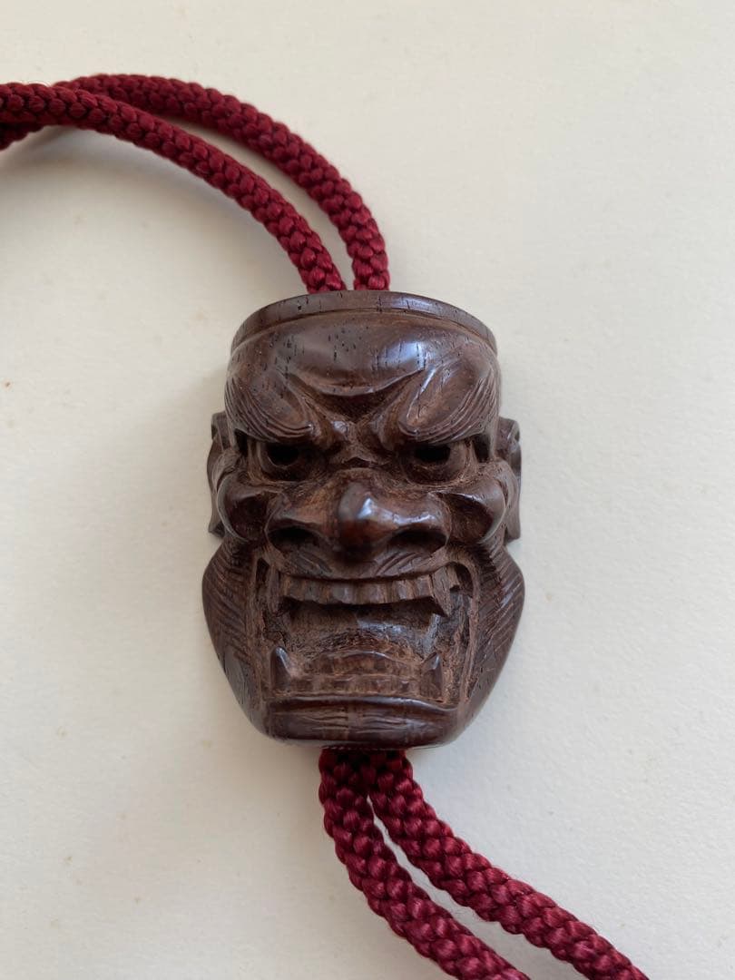 木製大獅子のループタイ