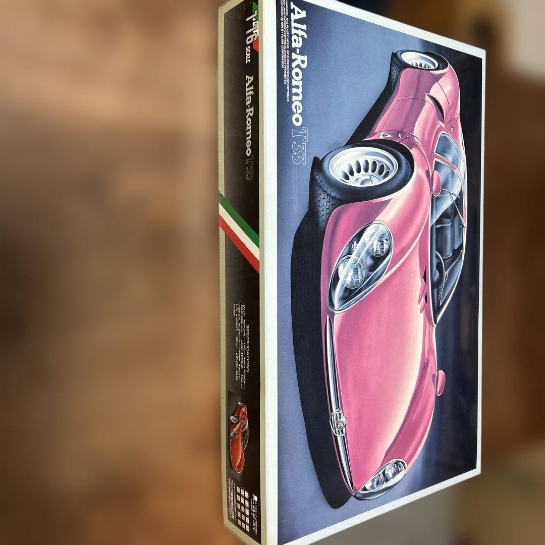 Alfa Romeo ティーポ33 1/16スケール プラモデルキット