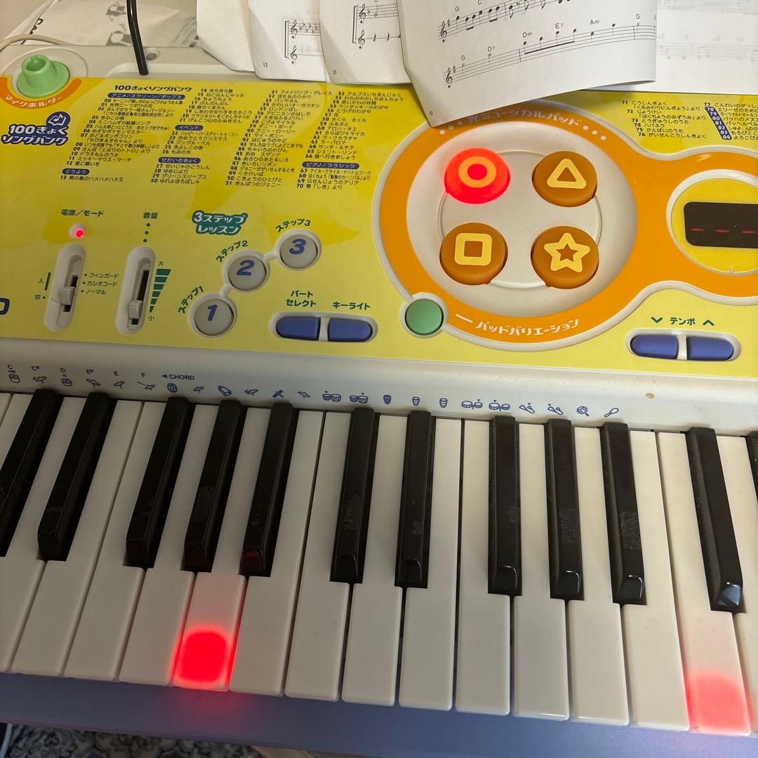 CASIO光ナビゲーションキーボード LK38 100曲 鍵盤が光る電子ピアノ