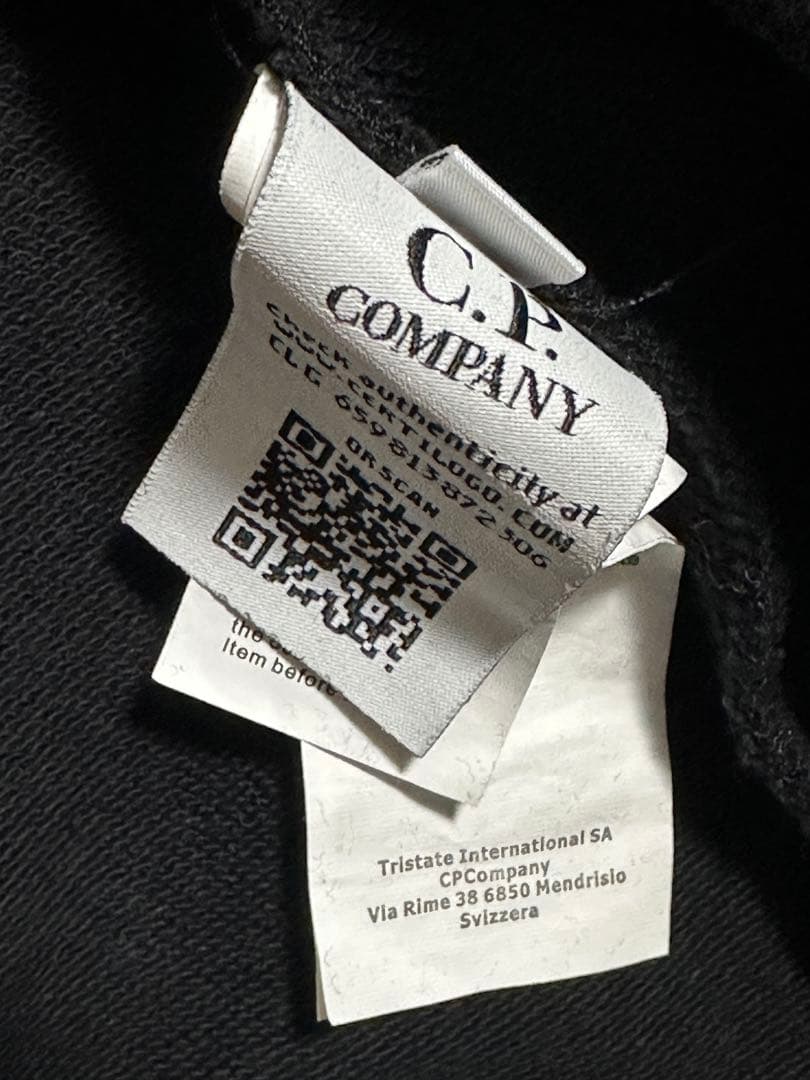 け*け様 CP company ジップアップパーカー