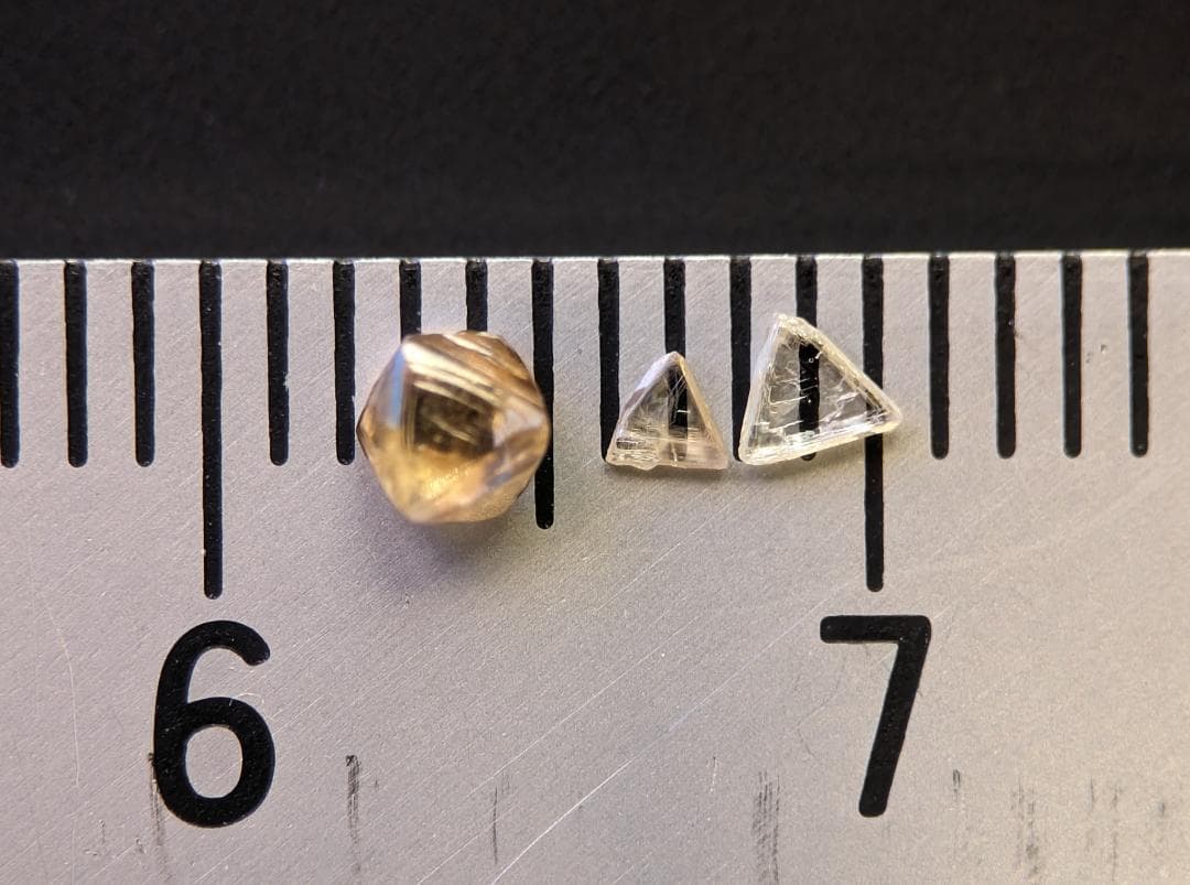 ダイヤモンド原石　八面体とマックル　3石セット