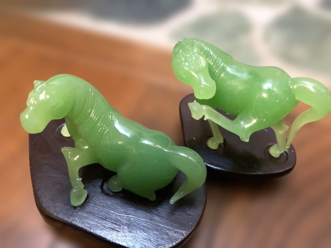 玉石，置物，彫刻，インテリア，翡翠製馬の彫刻8体セット