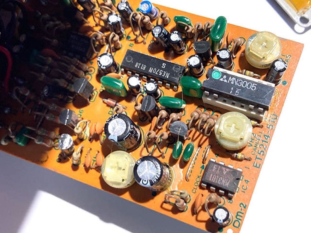 BOSS DM-2の前期型&最初期の個体です。