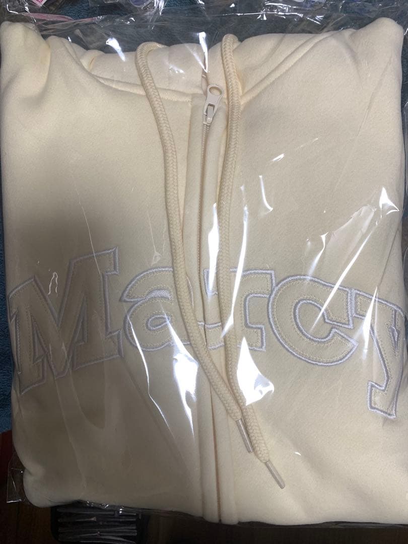 マルシィ 刺繍アップリケフルジップパーカー 新品未開封