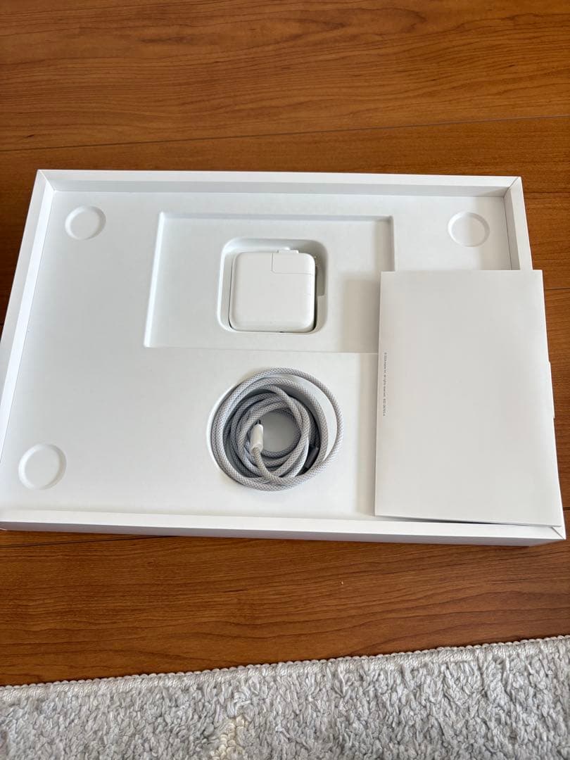 MacBook Air M3チップ　13インチ　スペースグレー