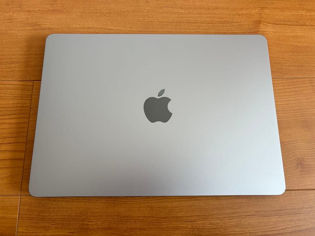 MacBook Air M3チップ　13インチ　スペースグレー