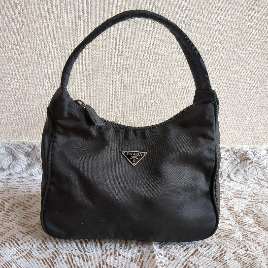 入手困難　プラダ PRADA アクセサリーポーチ ナイロン ブラック 三角ロゴ