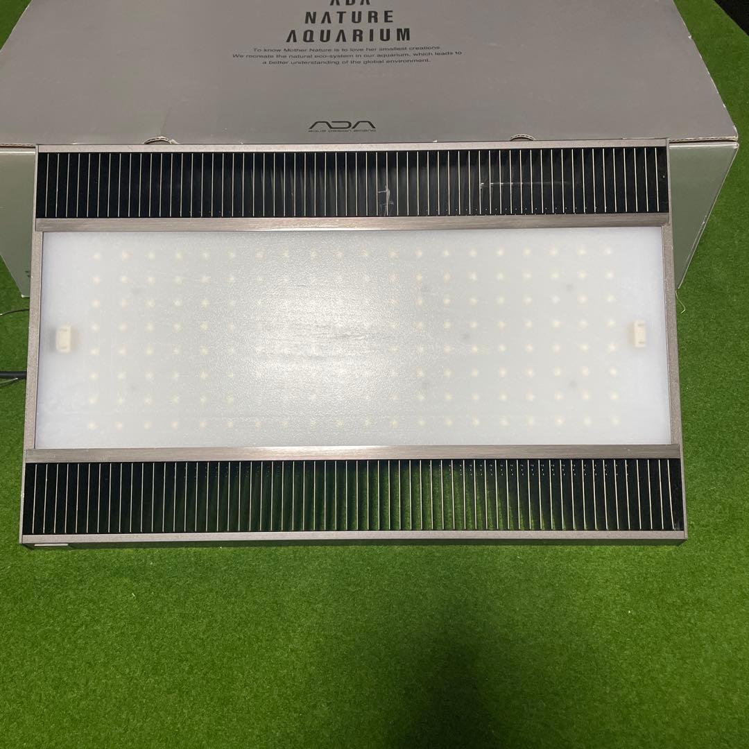 ADA ソーラーRGB 水槽用LEDライト シェード付き