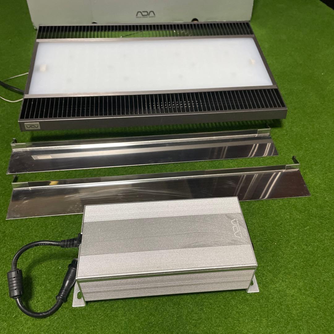 ADA ソーラーRGB 水槽用LEDライト シェード付き