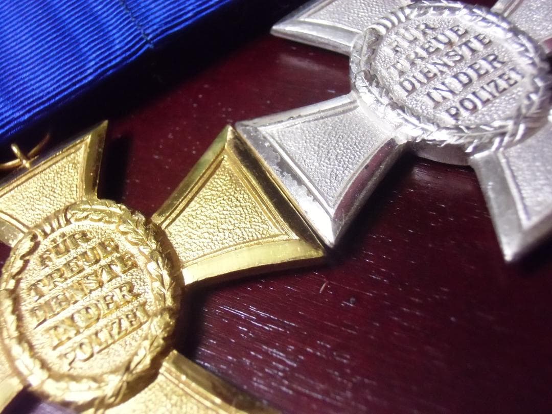 ＢＷドイツ軍/連邦軍＊１９５７年制定＊警察２５年＆１８年勤続メダルバー（実物）