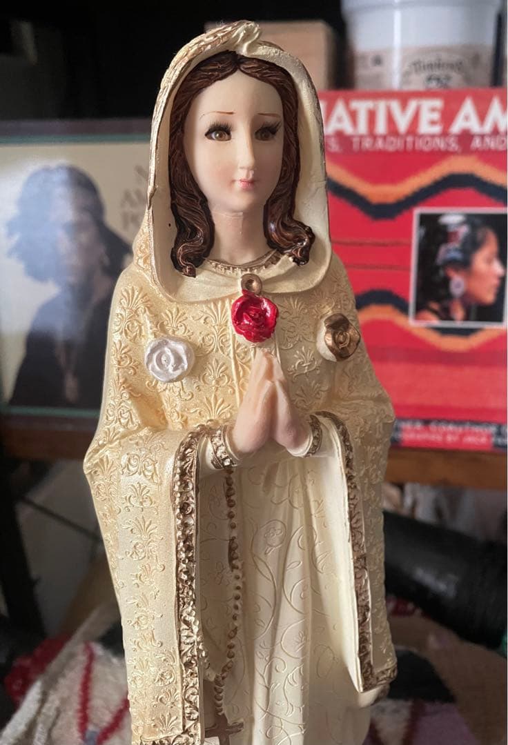 マリア様　まつ毛　置物