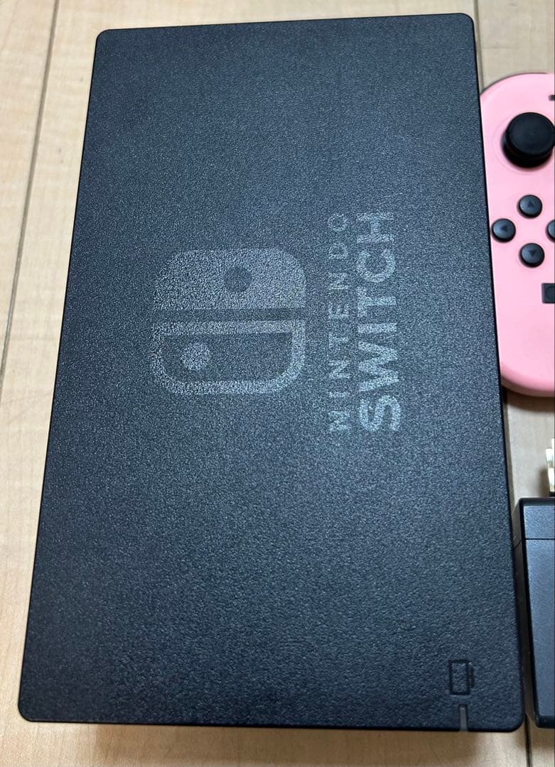 あつ森ケース付きNintendo Switch ピンク/レッド ACアダプター