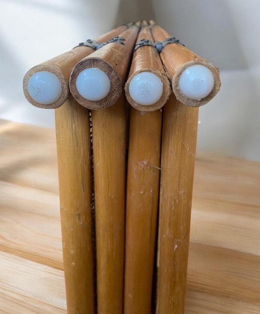 凝ったデザインの高級ラタン4連パーテーション　レトロな雰囲気が逆にモダン