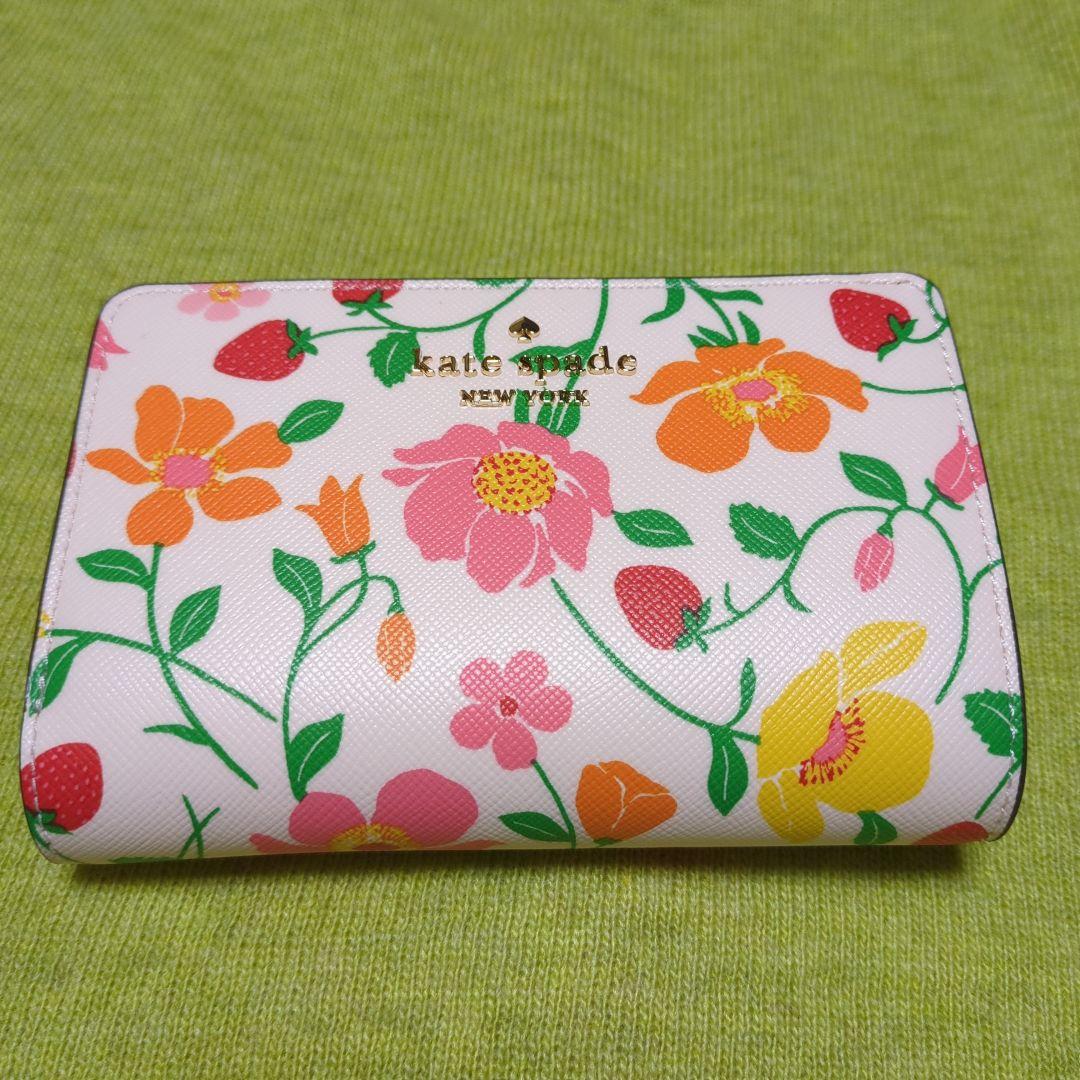 ぴ*様 箱付き新品未使用kate spade 花柄 二つ折り財布