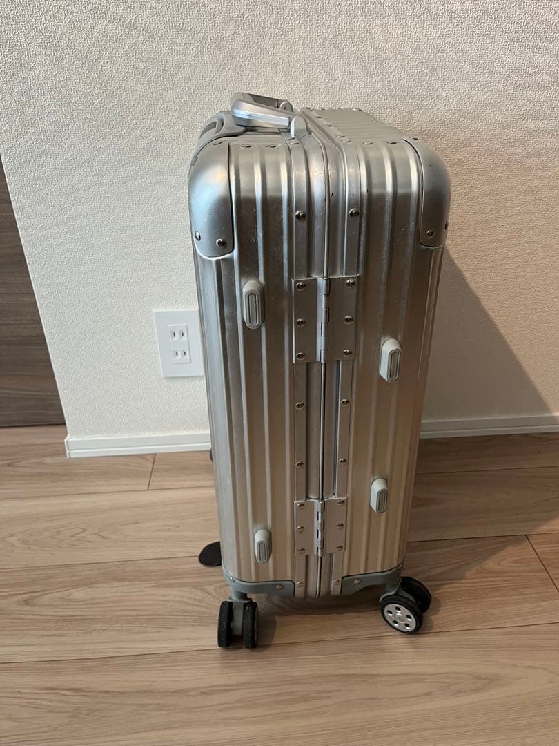 アルミシルバー スーツケース