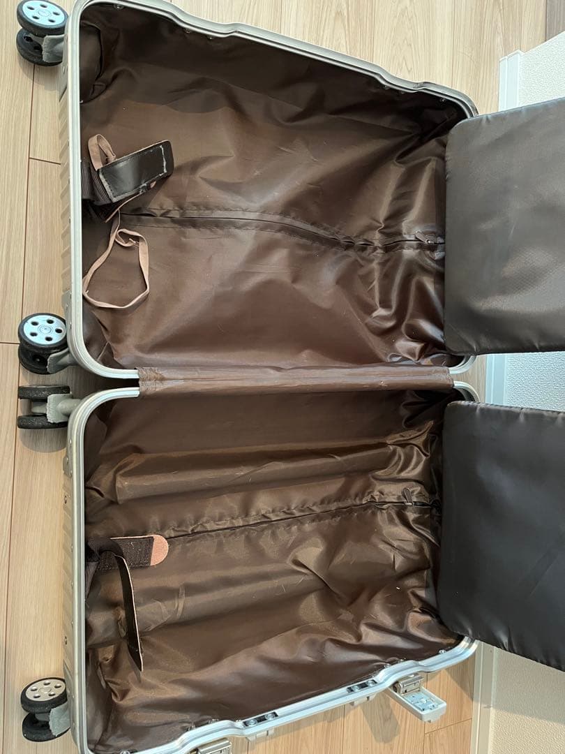 アルミシルバー スーツケース