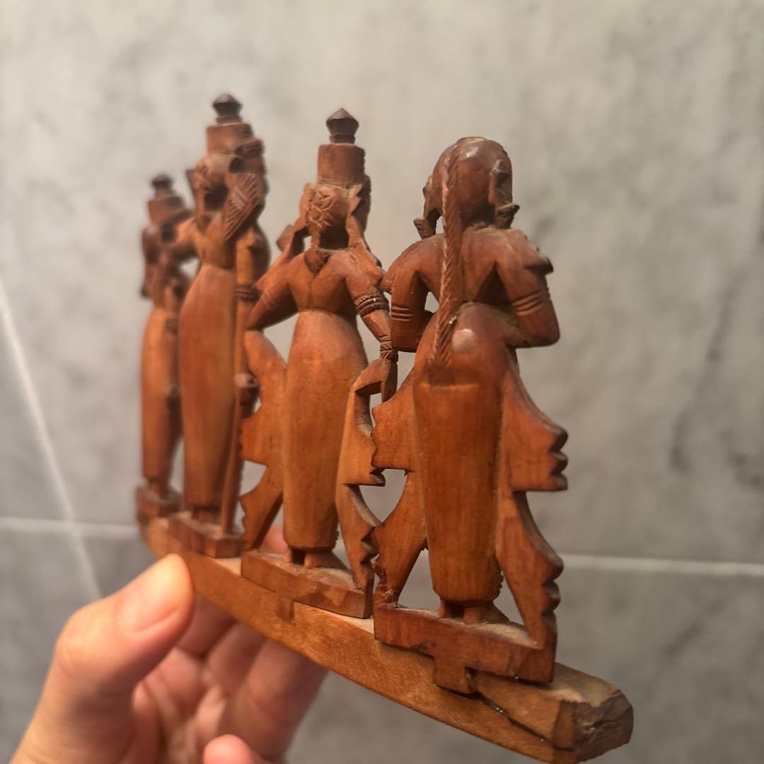 アンティーク　精巧に彫られ芸術的で威厳のある神々の一刀彫の彫刻オブジェ