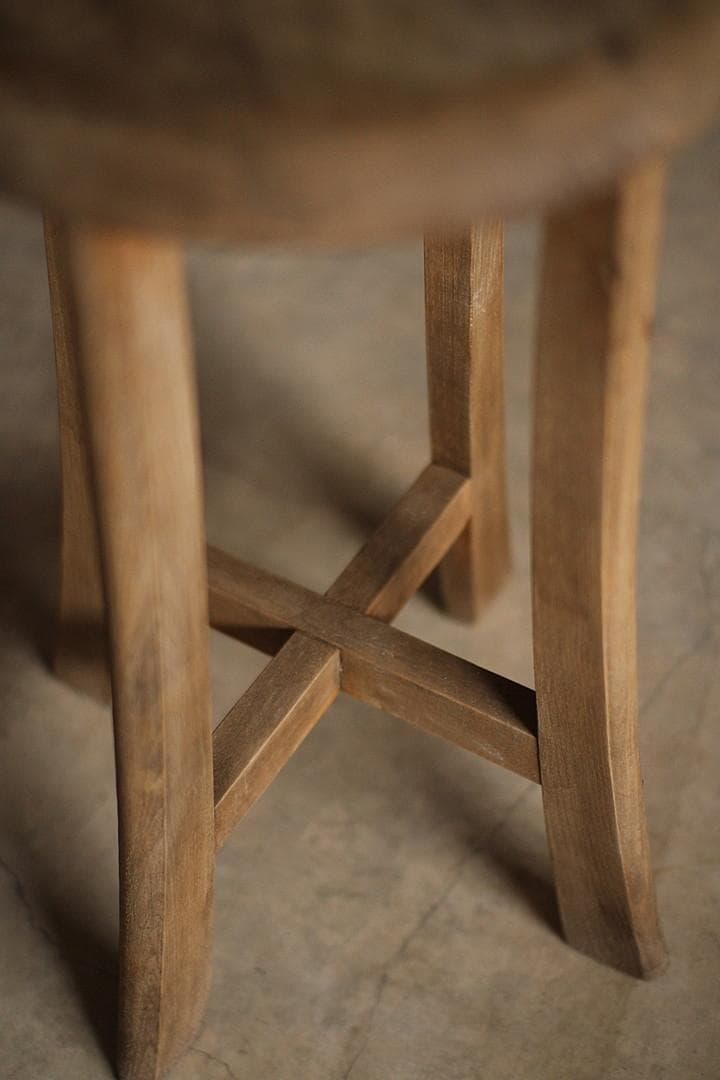 古く味のある木製の丸椅子　スツール　チェア　古道具　古家具