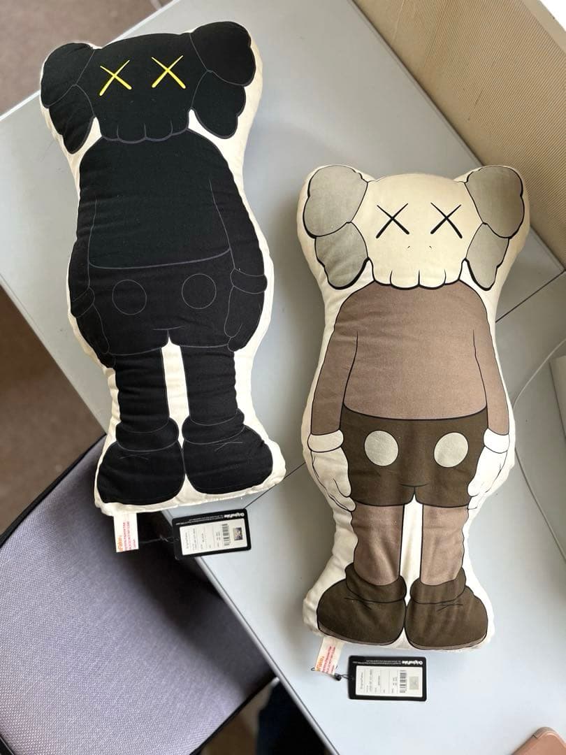 2体 セットKAWS フィギュア ぬいぐるみ カウズ OriginalFake