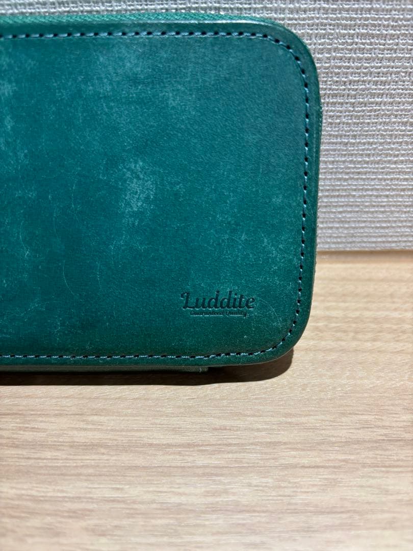 ラダイトLudditeラウンドジップペンケース　エッセンシャル　MAYA TL